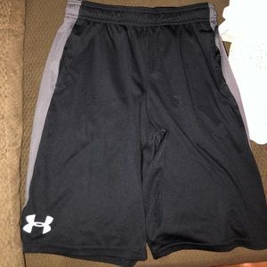 boys under armour shorts size youth large